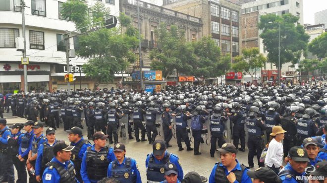 police-tlatelolco-march